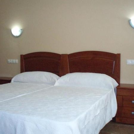Hostal El Altozano Montánchez Esterno foto